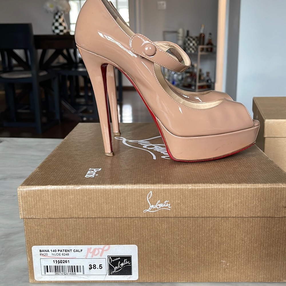 Beige patent leather Christian louboutins 38.5